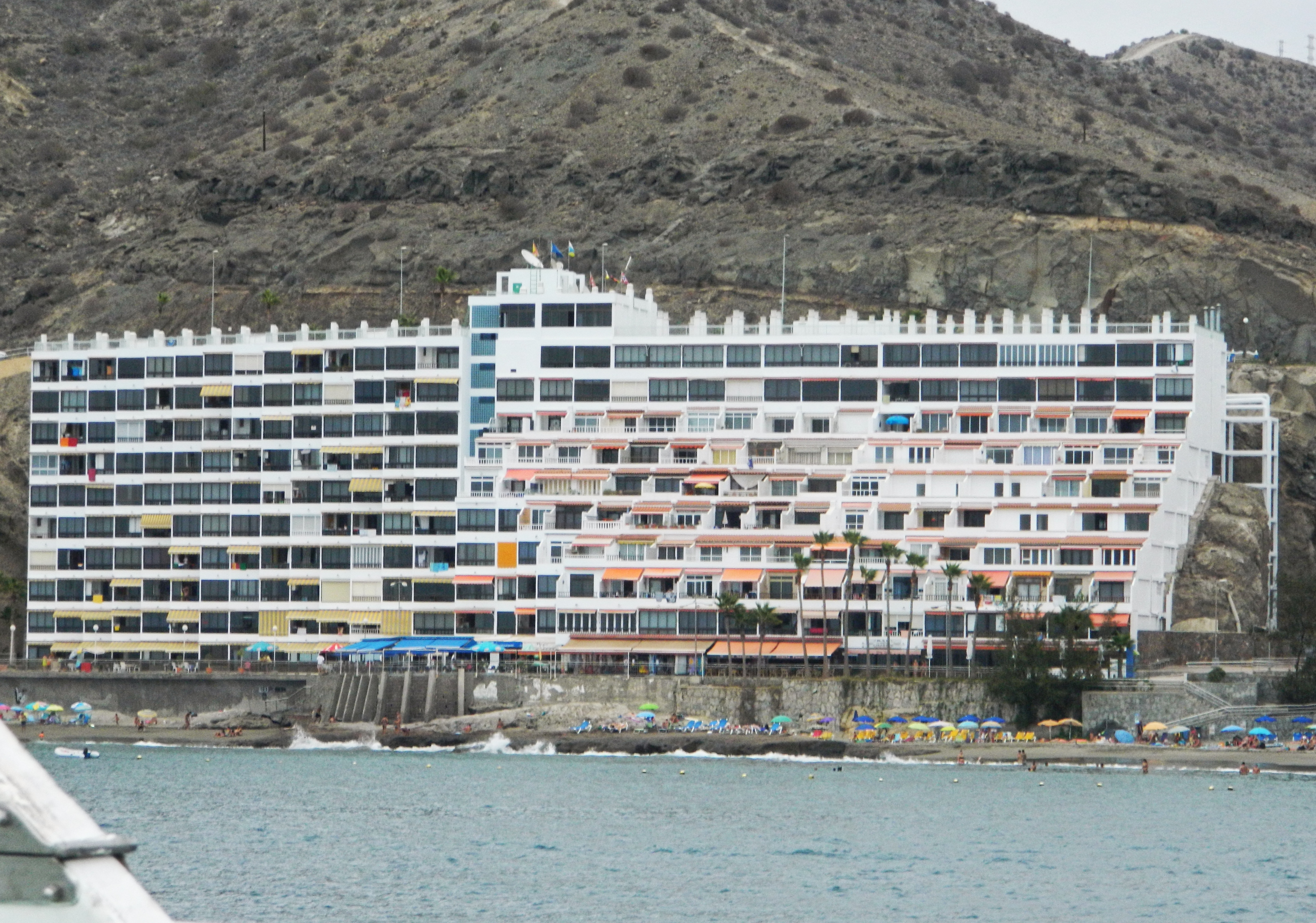 Aquamarina beach in Gran Canaria with calm water conditions